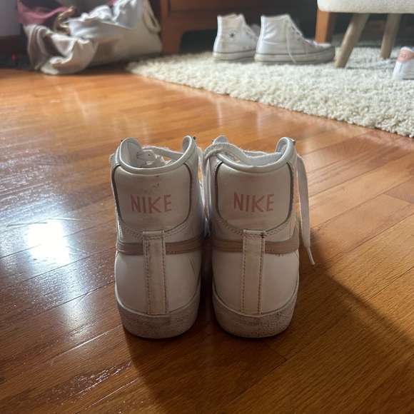 Nike Blazers Blush Pink - Picture 3 of 4